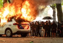 Booliiska Holland iyo dad qaxootiga kasoo horjeeda oo isku dhacay